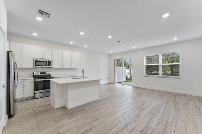 Building Photo - 247 Preserve Trl N