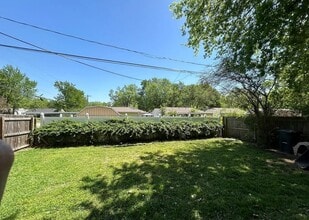 Building Photo - 3505 S Knoxville Ave