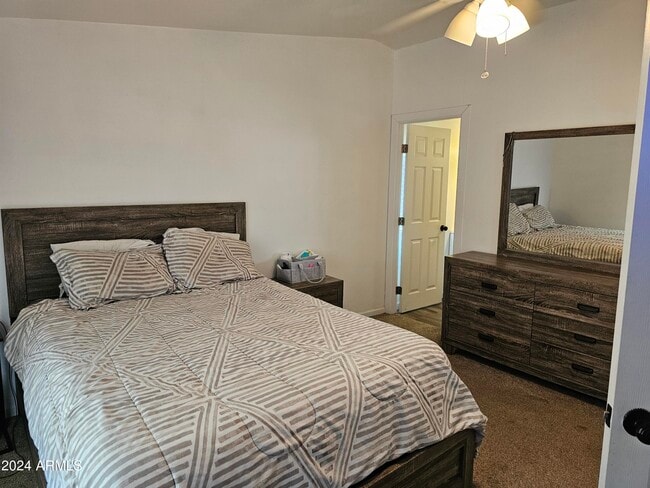 Building Photo - 1042 W Ocotilla St