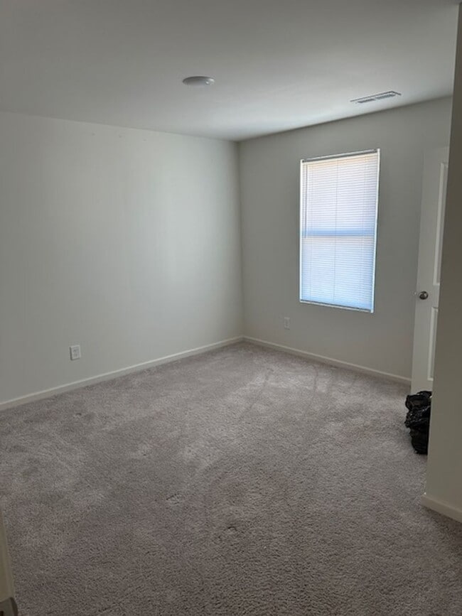 Building Photo - 15 Antebellum Ct