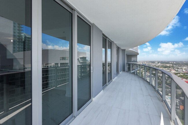 Building Photo - 488 NE 18th St