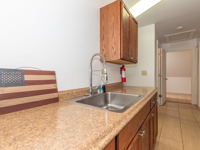 Building Photo - 212 Gilsum St