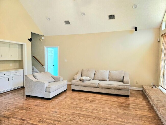 Building Photo - 20402 Sunny Shores Dr
