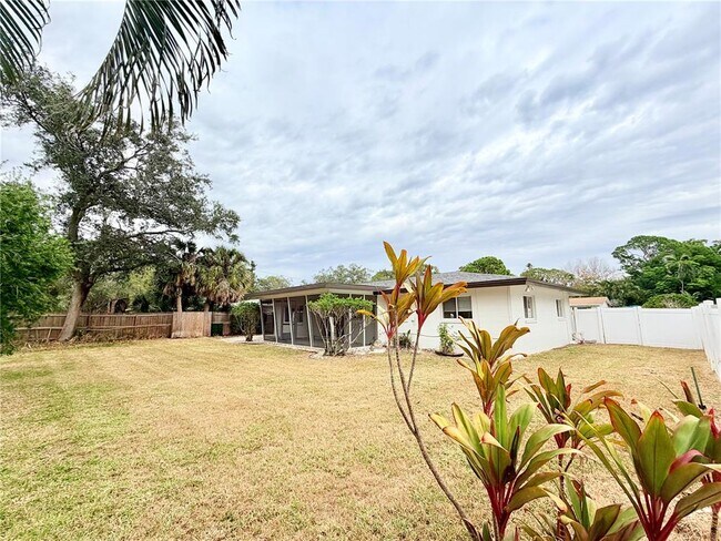 Building Photo - 4866 Huntington St NE