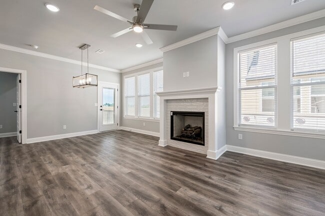 Building Photo - Newly Built Bentonville Townhome!