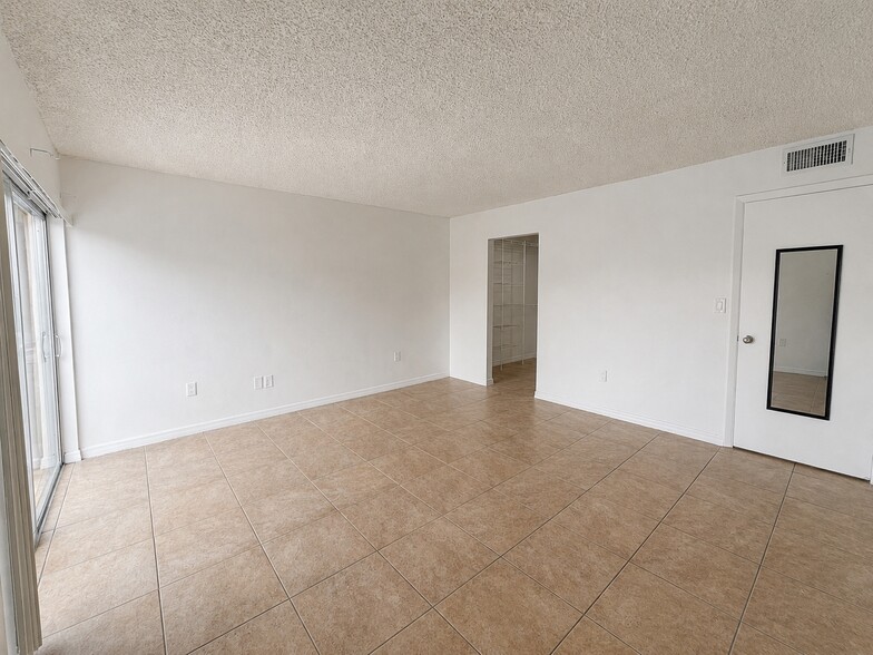 Bedroom - 9371 Fontainebleau Blvd