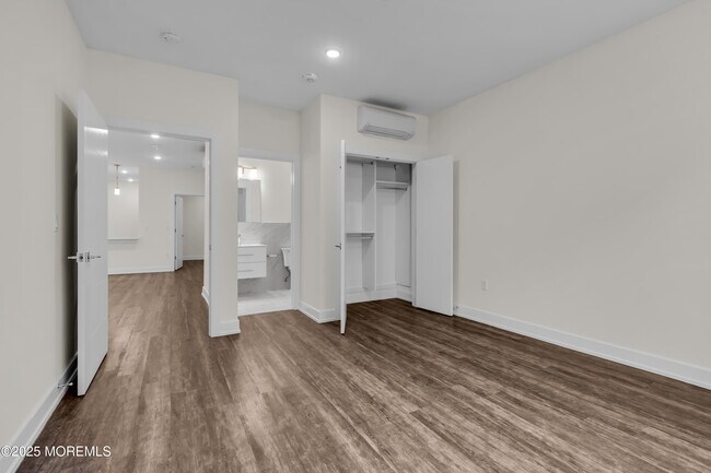 Building Photo - 521 Lake Ave