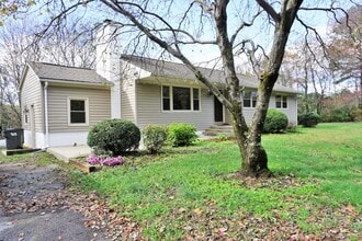 Building Photo - North Garden area/ single family home - Enjoy Country Living only 10 minutes to UVA