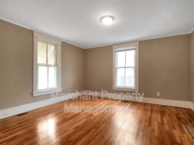 Building Photo - 522 Perry Ave