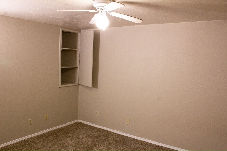 Building Photo - 1329 Eastgate Dr