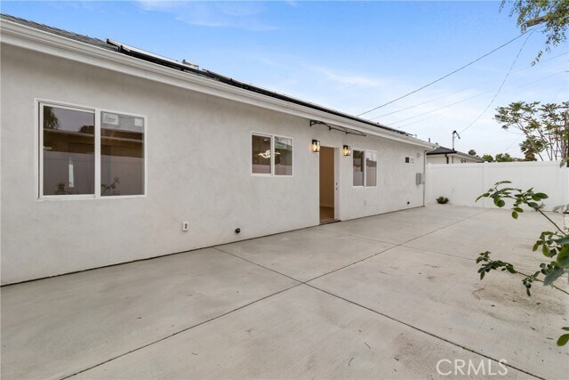 Primary Photo - 8853 Remick Ave