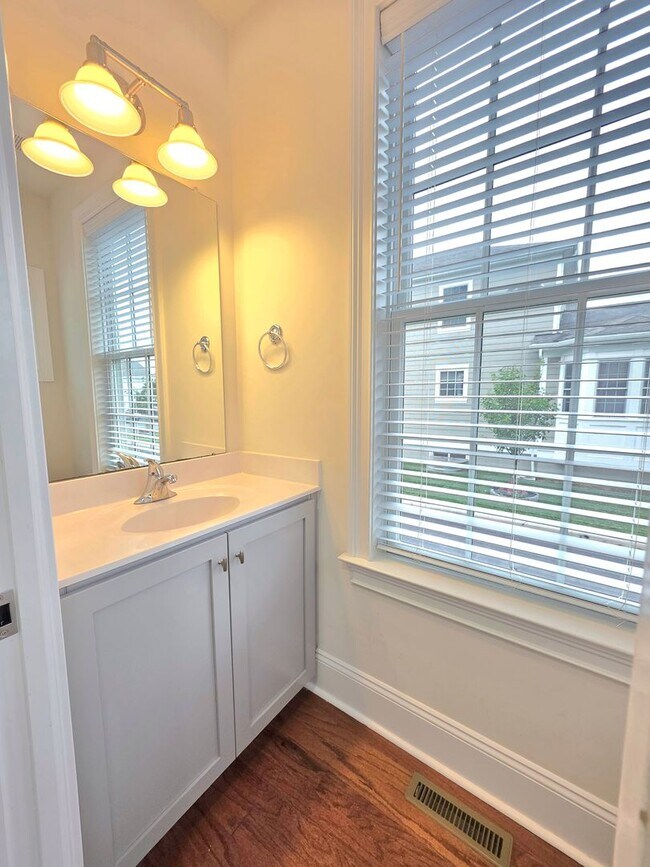 Building Photo - 4bed-3.5bath home in the Town of Whitehalll
