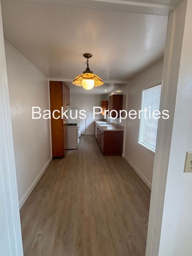 Building Photo - Wonderful two-bedroom unit in Monterey
