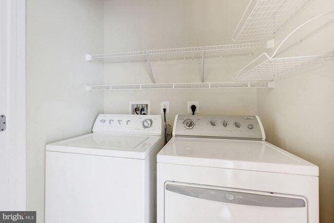 Building Photo - 42514 Mayflower Terrace