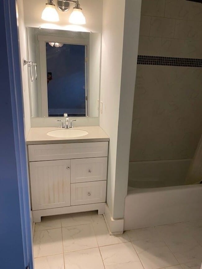 Building Photo - Cargo District home located within walking distance of Downtown Wilmington
