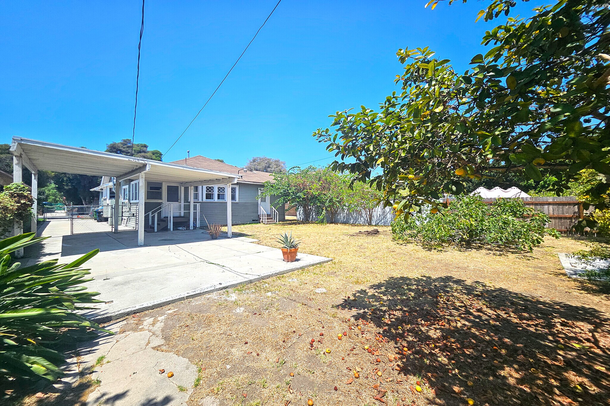 Building Photo - 648 N Heliotrope Dr