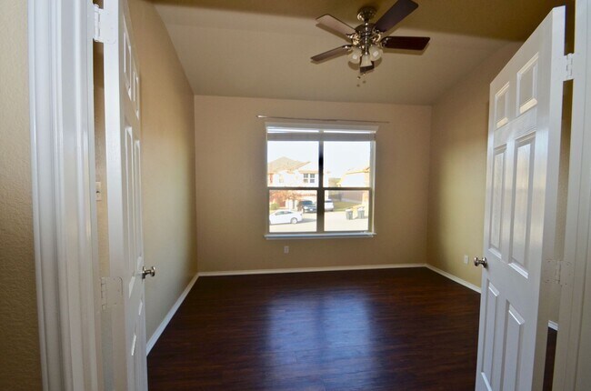 Building Photo - BEAUTIFUL New Home Available NOW!