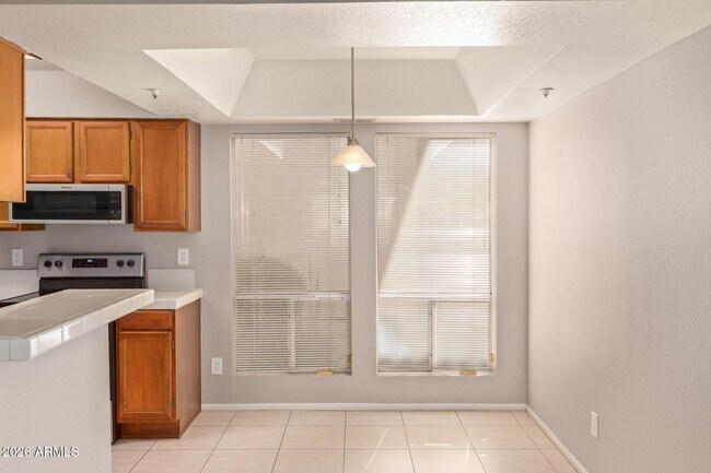 Building Photo - 10610 S 48th St