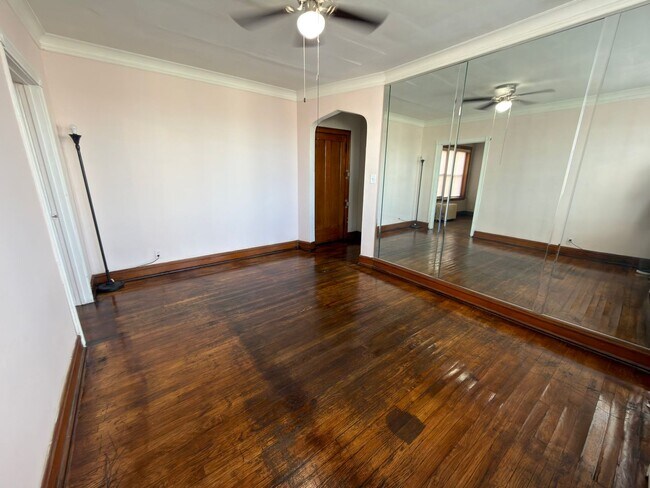 Building Photo - 2946 N Laramie Ave