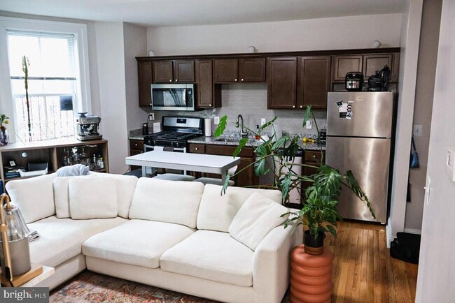 Building Photo - 1734 Bolton St