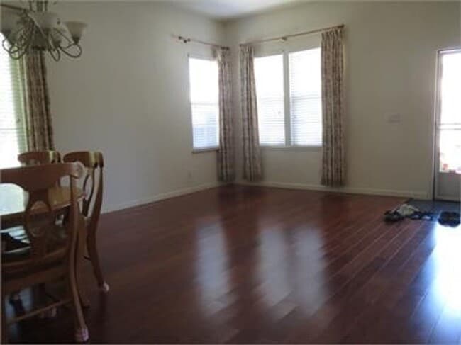 Building Photo - 4 Bedrooms 2 bath home in Wild Horse Commu...