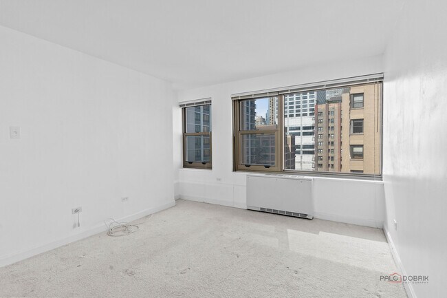 Building Photo - 247 E Chestnut St