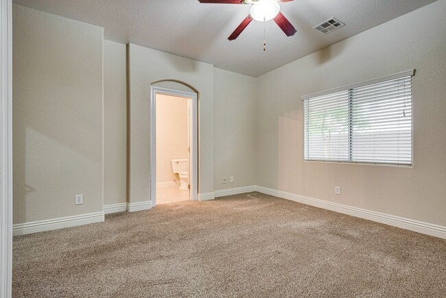 Building Photo - Spacious 3-Bedroom Home Featuring Downstai...