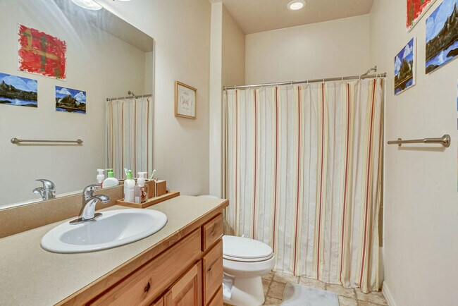 Building Photo - 1068 Canyon Meadow Dr