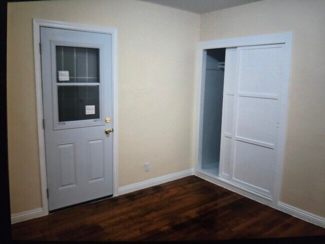 Building Photo - 1645 W Wisteria Pl