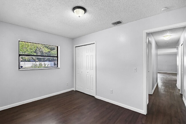 Building Photo - Move-In Ready 3-Bedroom Home with Spacious...