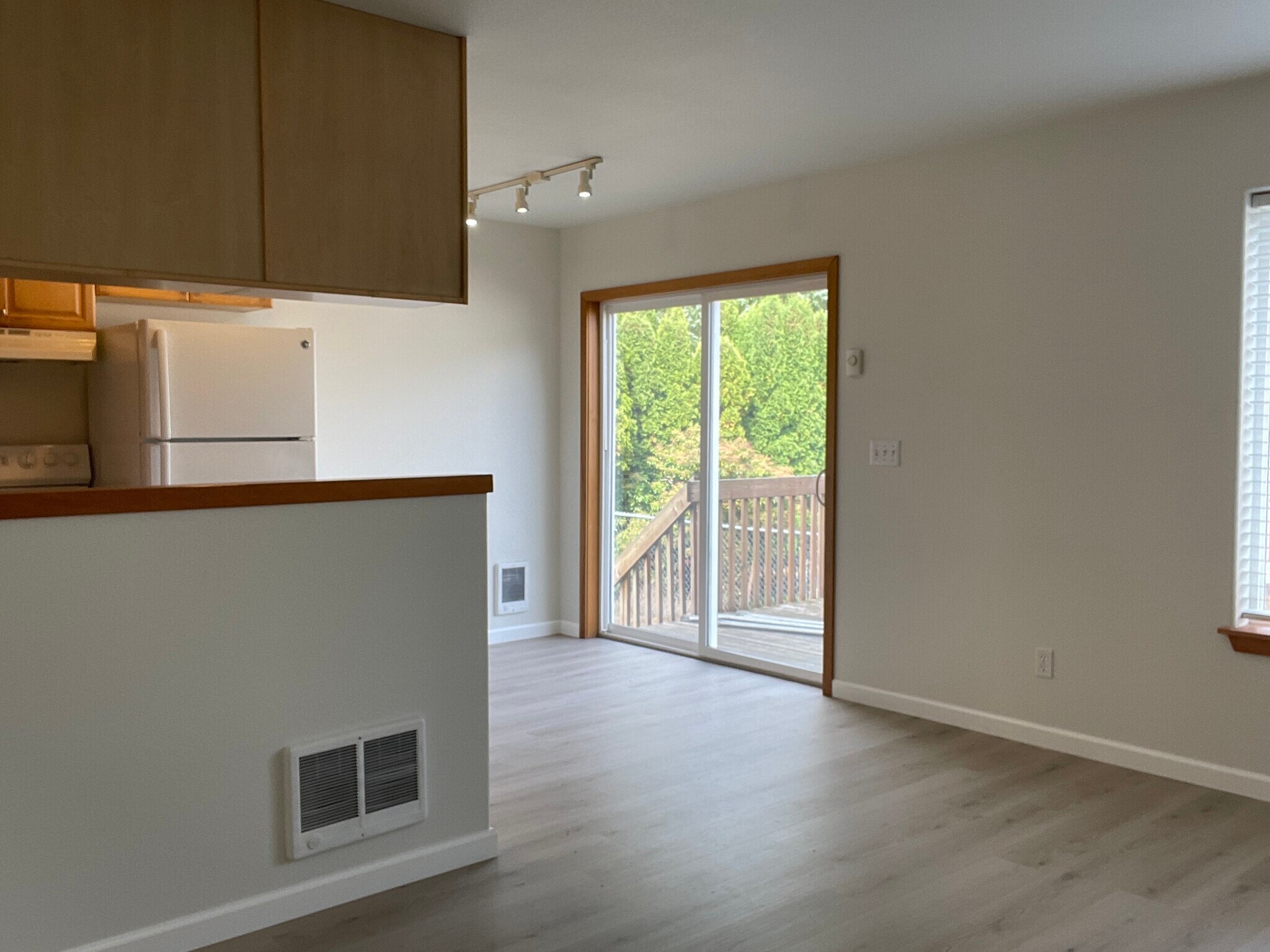 Building Photo - 1301 Nehalem Ave