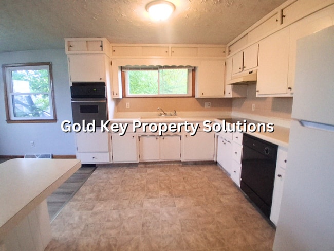 Building Photo - 1902 Rosemont Ave