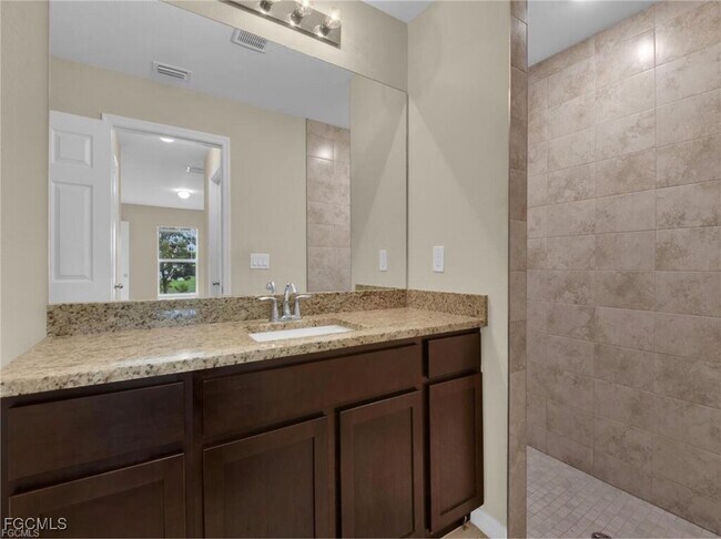 Building Photo - 1700 NE 5th Pl