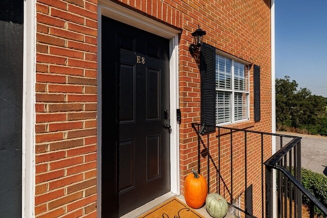 Building Photo - 2165 S Milledge Ave