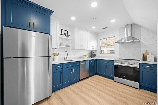 Building Photo - 584 E Main St