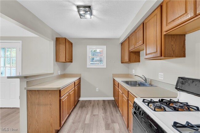 Building Photo - 20160 Beachview Dr