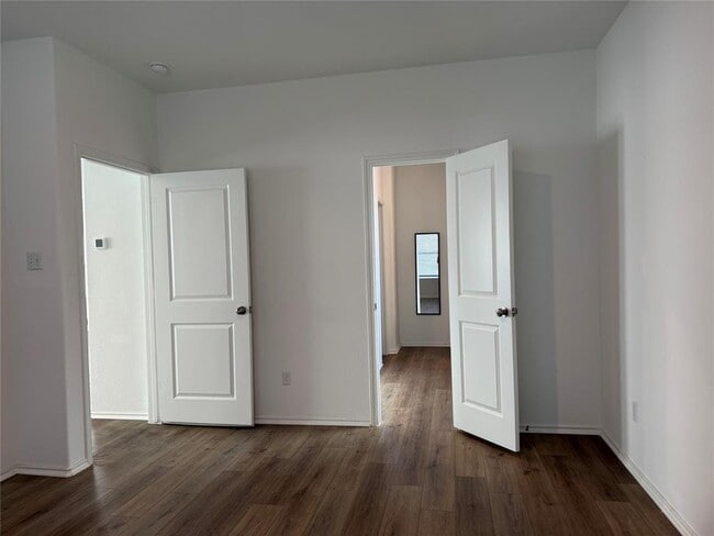 Building Photo - 404 Milliner Lp