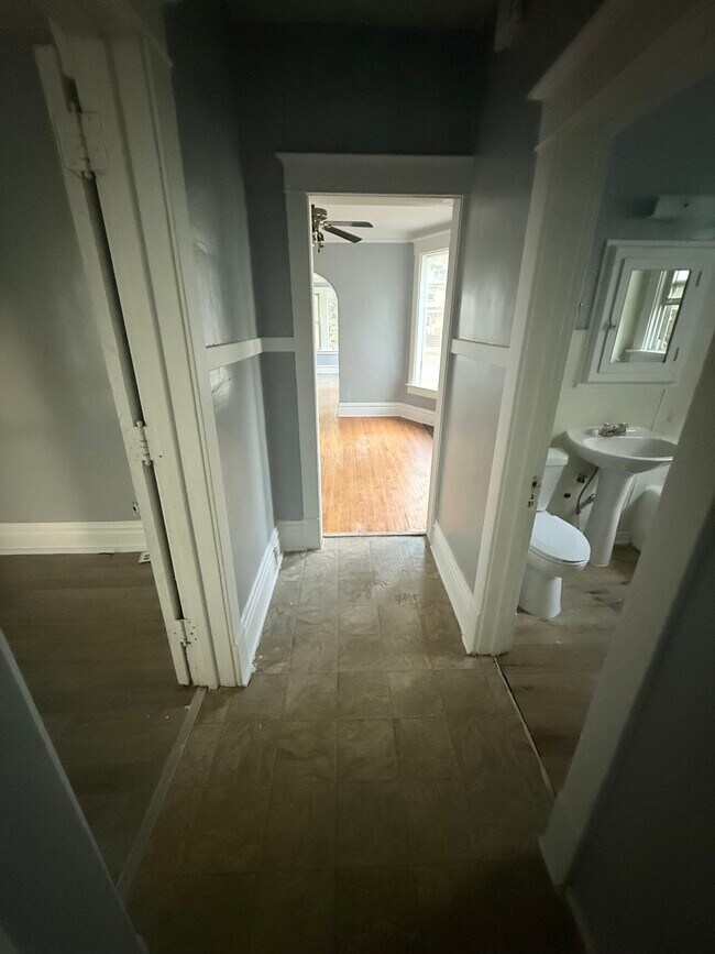 Building Photo - 2315 N Bigelow St