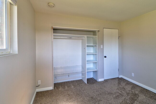 Building Photo - 669 Orem