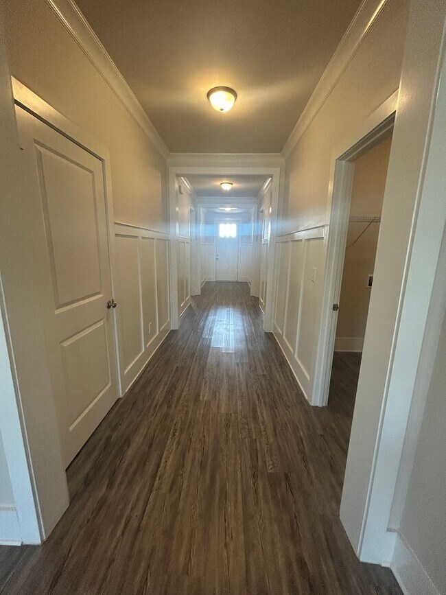 Building Photo - LIMITED TIME DEAL! $350 OFF FIRST MONTH RENT