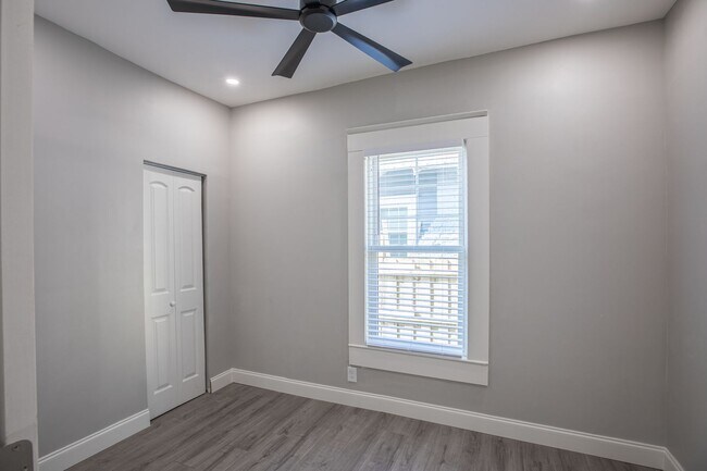 Building Photo - Renovated Bungalow in Riverside