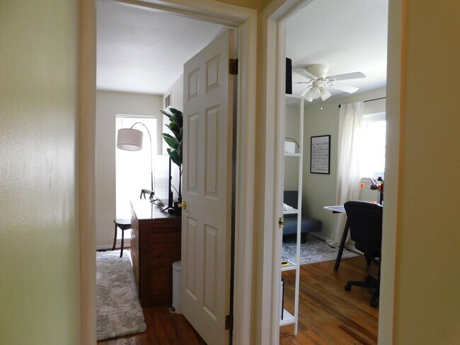Building Photo - 543 Longshore Dr