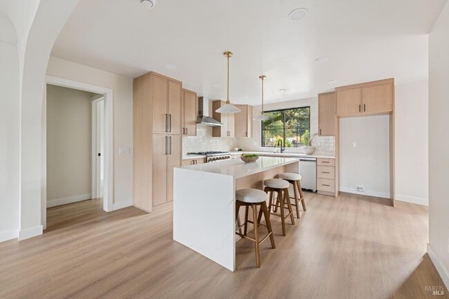 Building Photo - 735 Hunt Ave