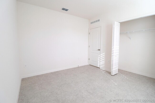 Building Photo - 2061 SE Mantua St