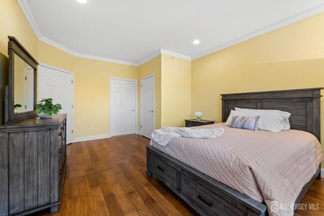 Building Photo - 540 Cranbury Rd