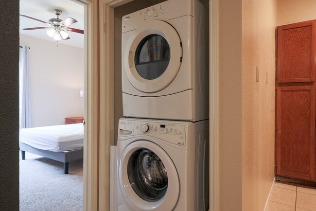 Building Photo - 8055 Cambridge St