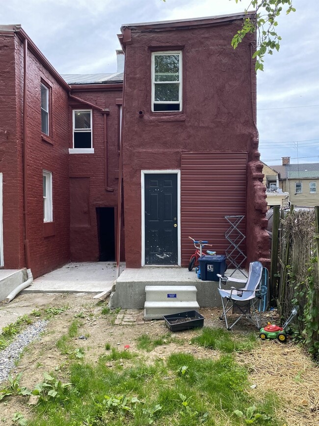 Building Photo - 229 Franklin Way