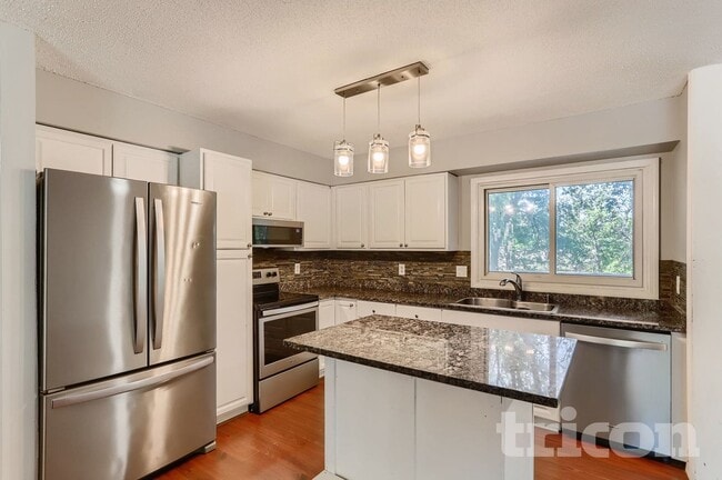 Building Photo - 6865 Buckingham Rd