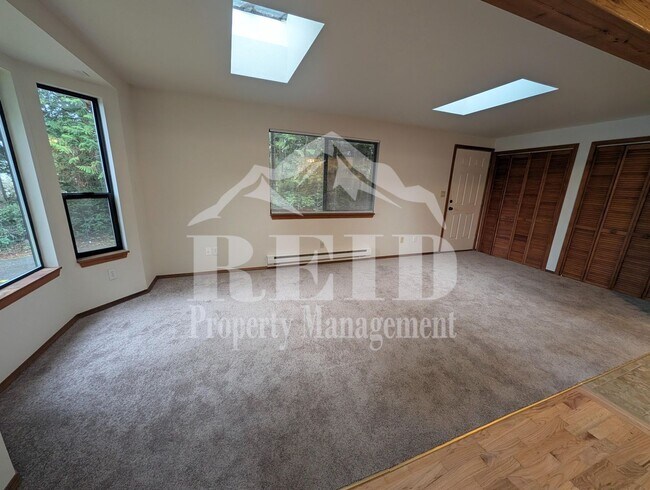 Building Photo - Illahee6056