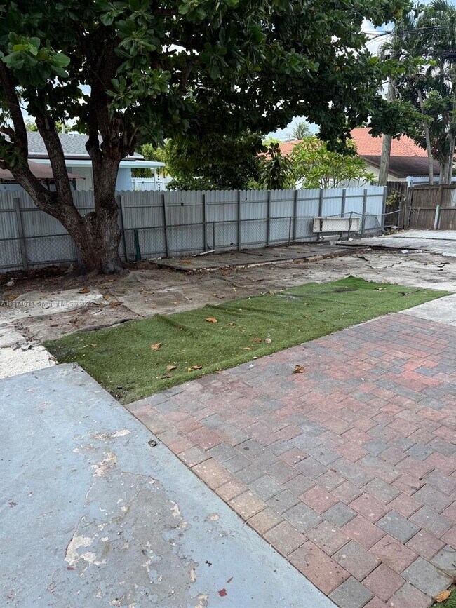 Building Photo - 1710 SW 97th Terrace